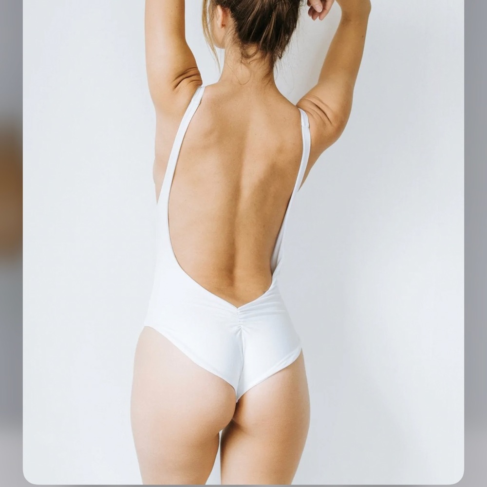 BNWT Londre White One Piece Bathingsuit